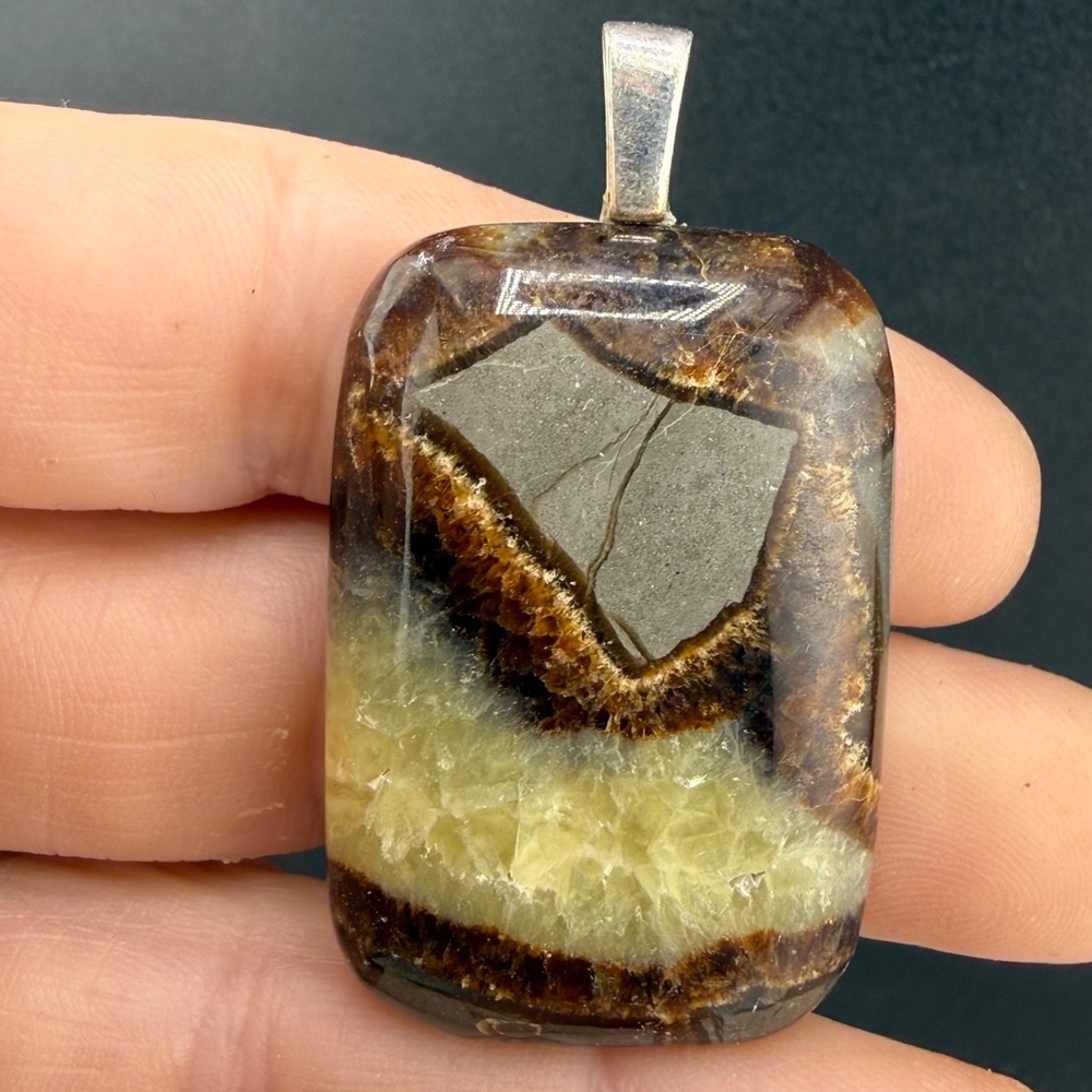 Vintage Estate Pendant Yellow Brown Polished Stone Nature Theme
